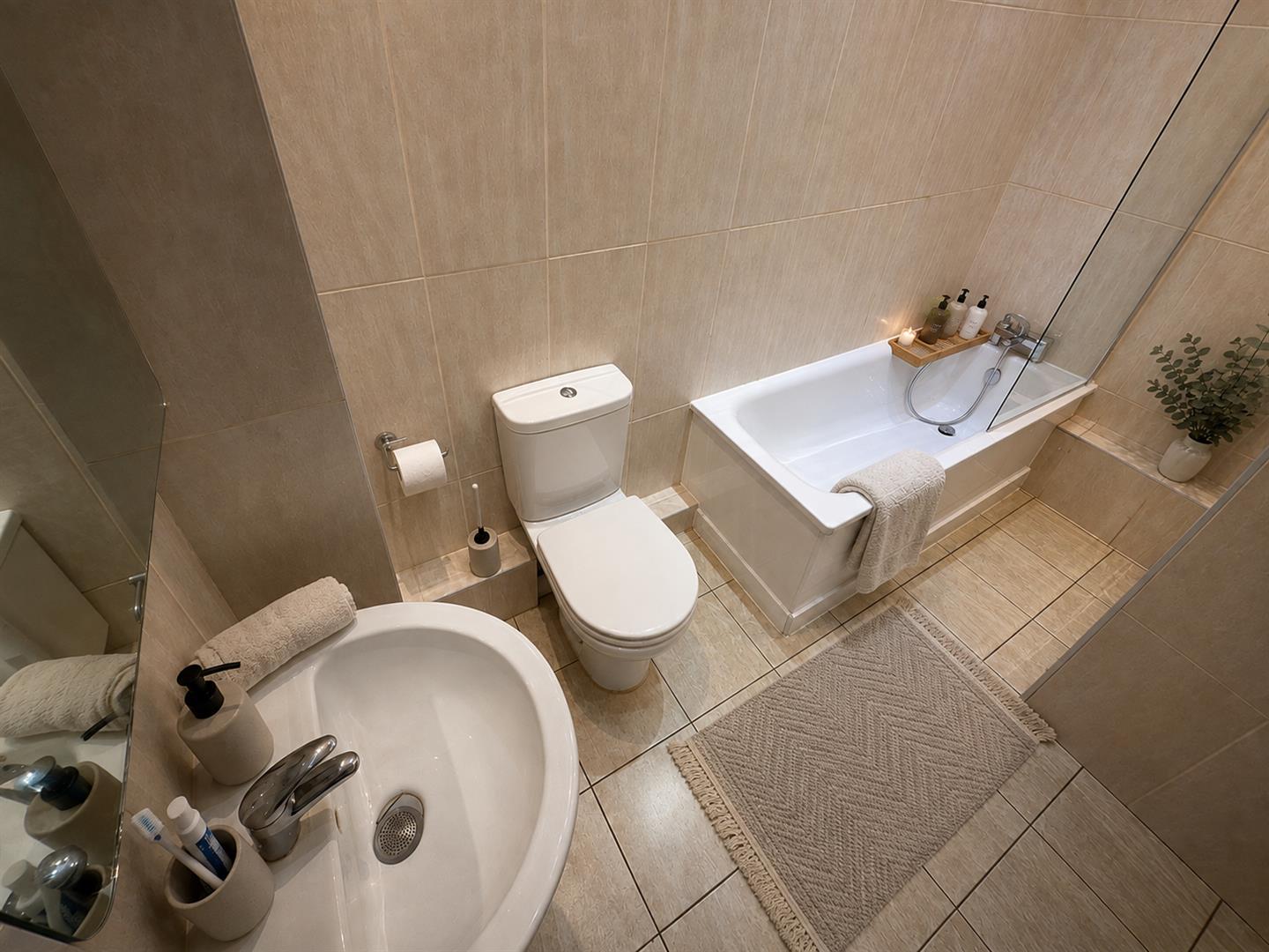 1 bed property in Finchley Road, London